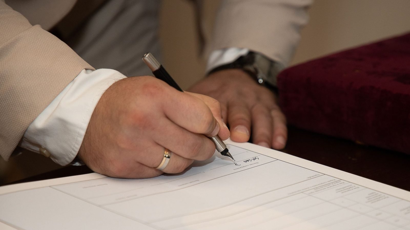 Notarized Meaning Real Estate: What It Covers and What It Does Not